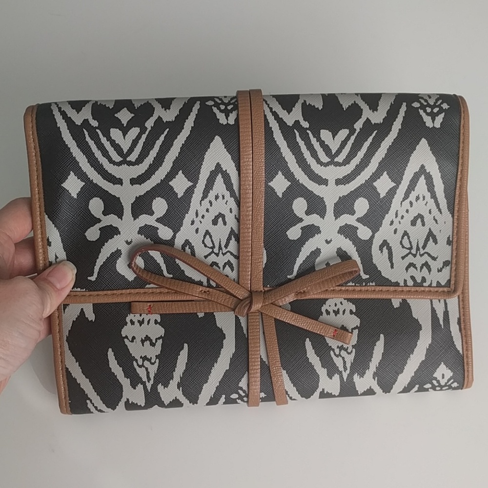 Expresso Ikat- Bring It Jewelry Roll